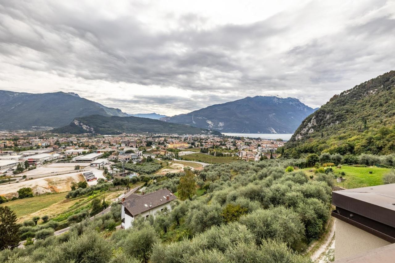 Apartament La Terrazza Di Vincent Sul Garda Riva Zewnętrze zdjęcie