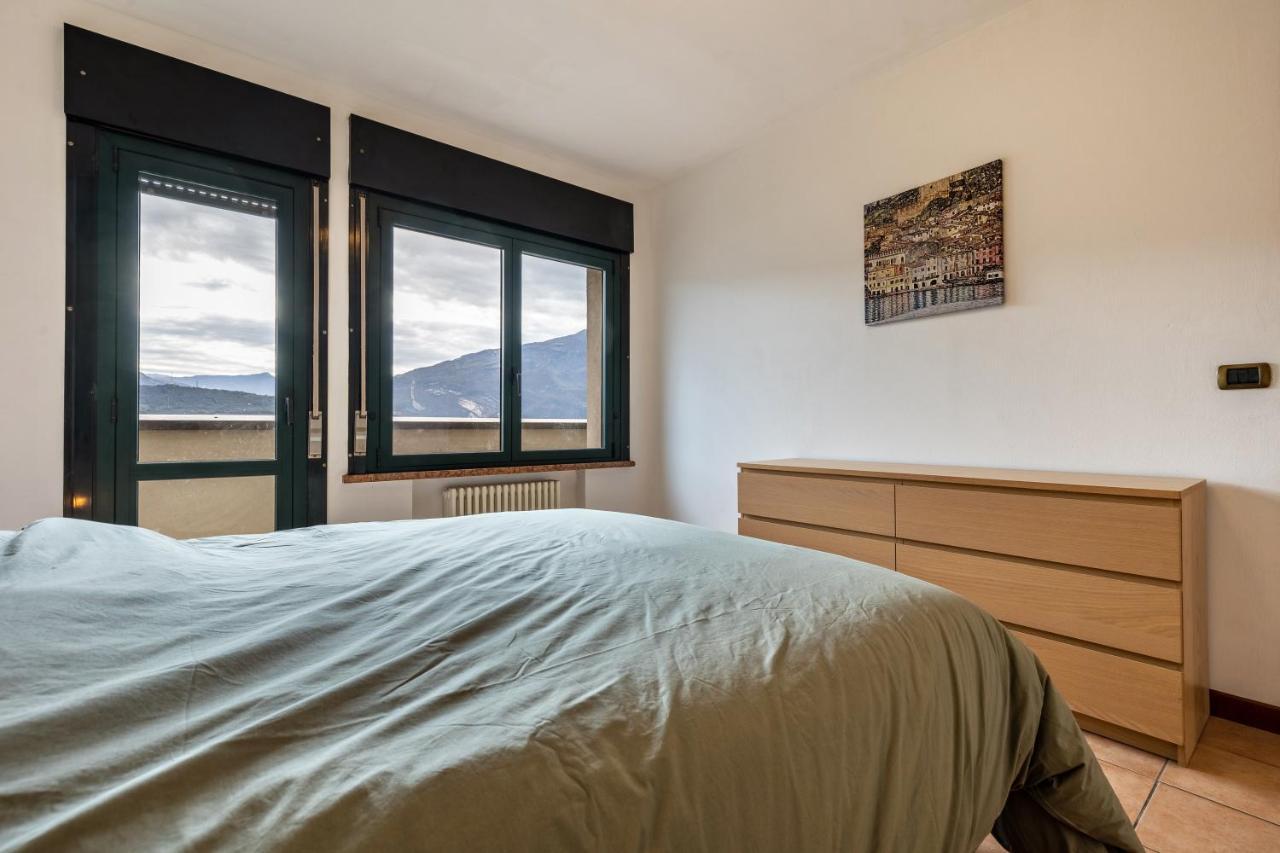 Apartament La Terrazza Di Vincent Sul Garda Riva Zewnętrze zdjęcie