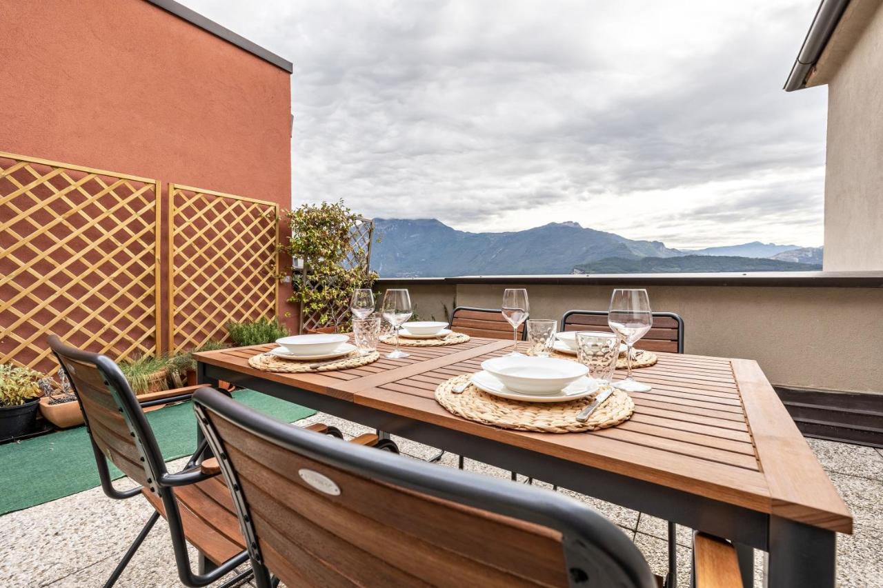 Apartament La Terrazza Di Vincent Sul Garda Riva Zewnętrze zdjęcie
