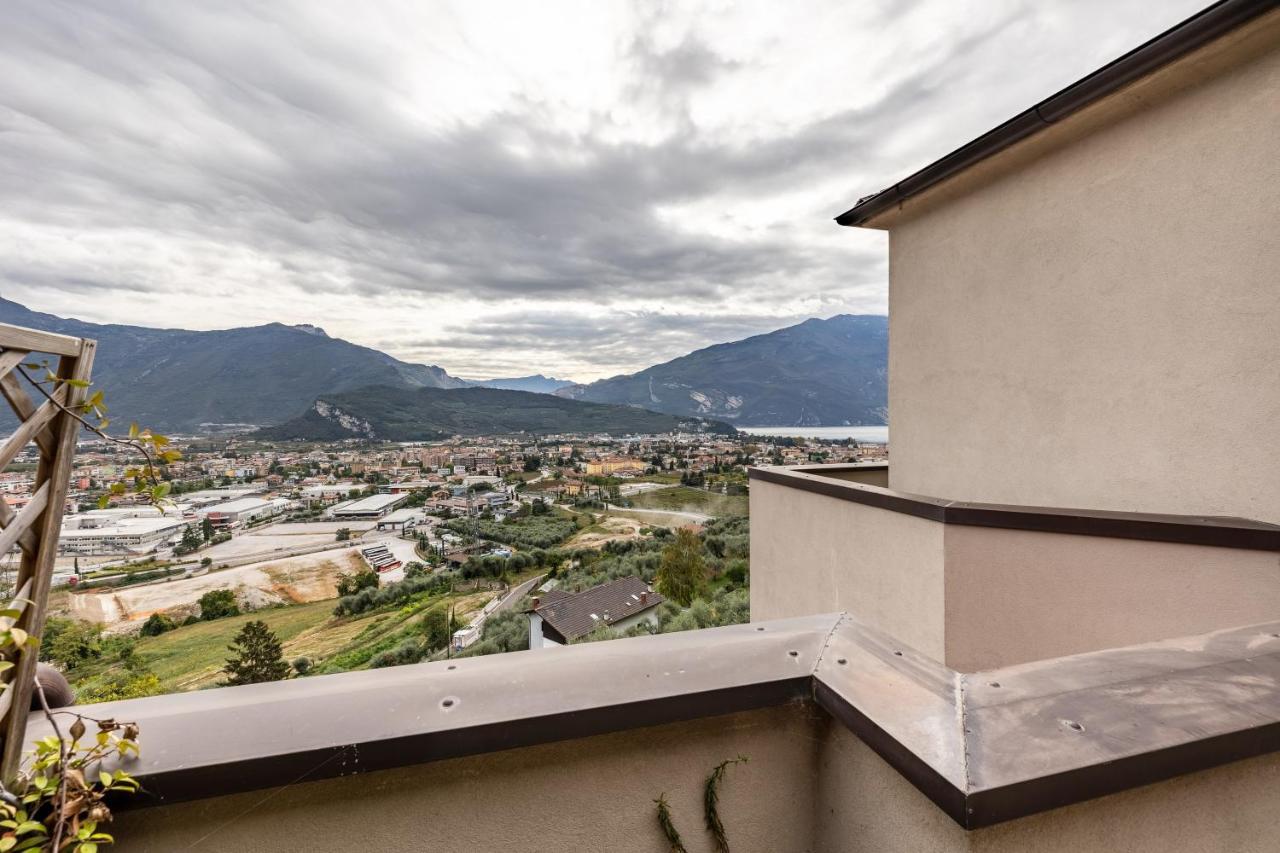 Apartament La Terrazza Di Vincent Sul Garda Riva Zewnętrze zdjęcie