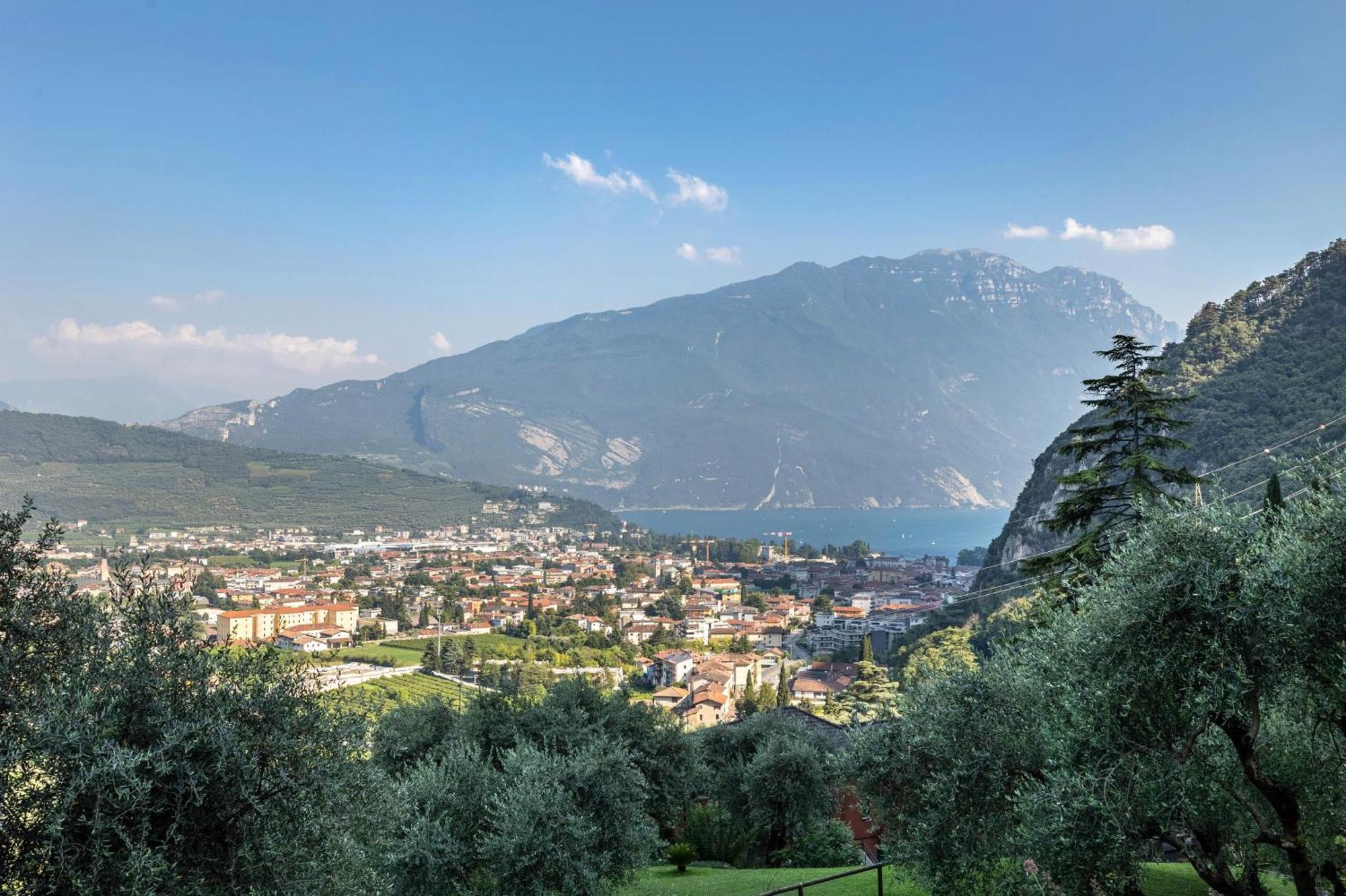 Apartament La Terrazza Di Vincent Sul Garda Riva Zewnętrze zdjęcie